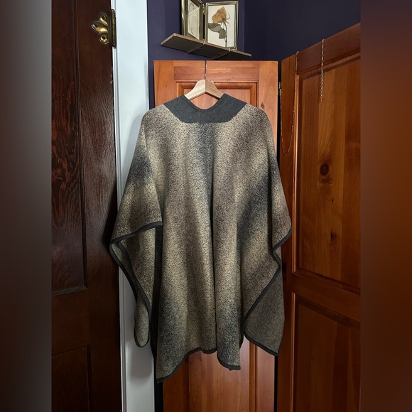 Janice OS Multicolor neutral poncho jacket - Picture 4 of 4